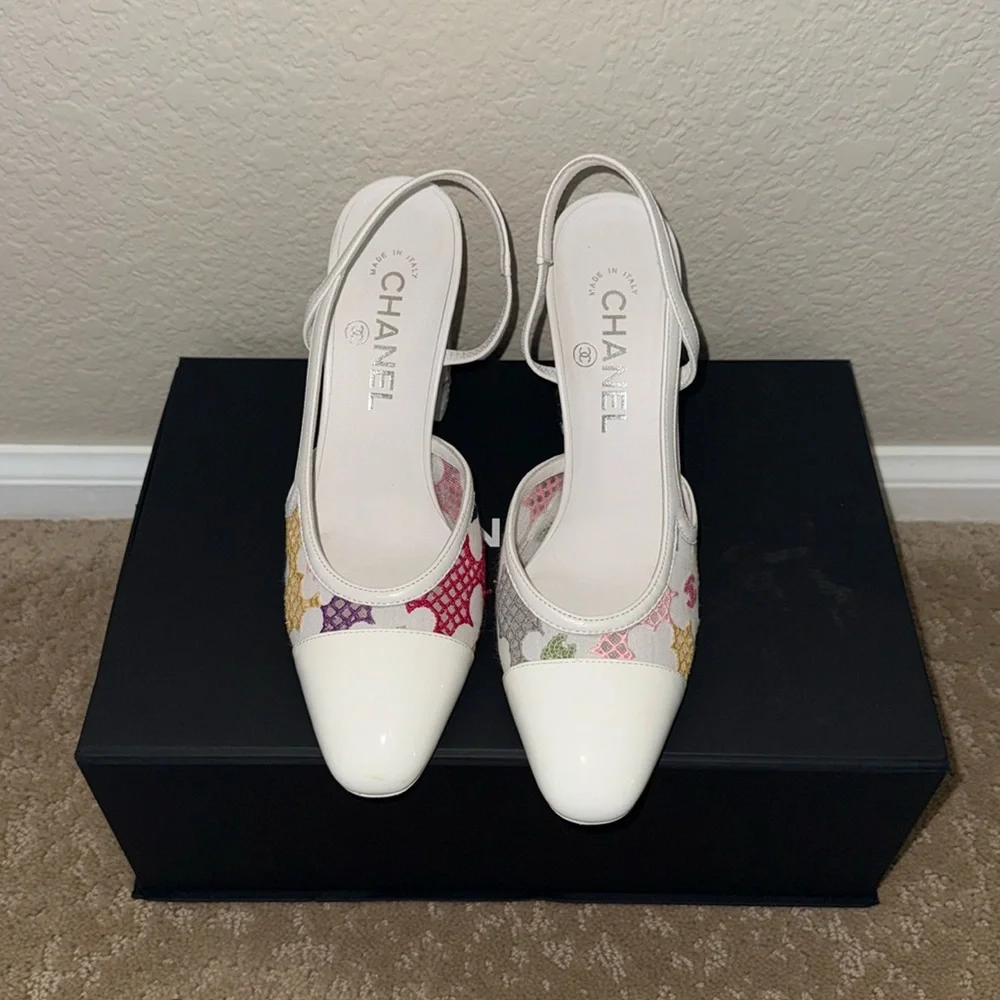 CHANEL 
Guipure Patent Embroidered Floral Cap Toe CC Slingback heels 37.5 White - Picture 2 of 8